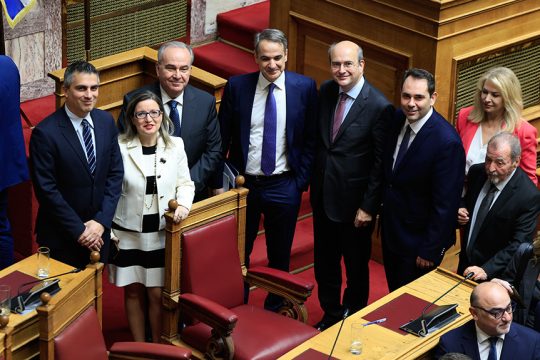 nea dimokratia proypologismos